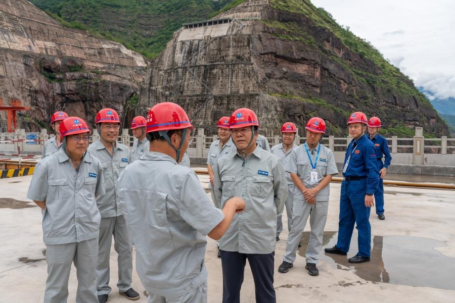 李富民调研摄影张禾